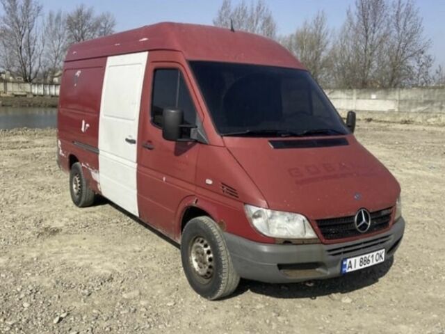 Красный Мерседес Sprinter, объемом двигателя 2.1 л и пробегом 350 тыс. км за 5900 $, фото 2 на Automoto.ua