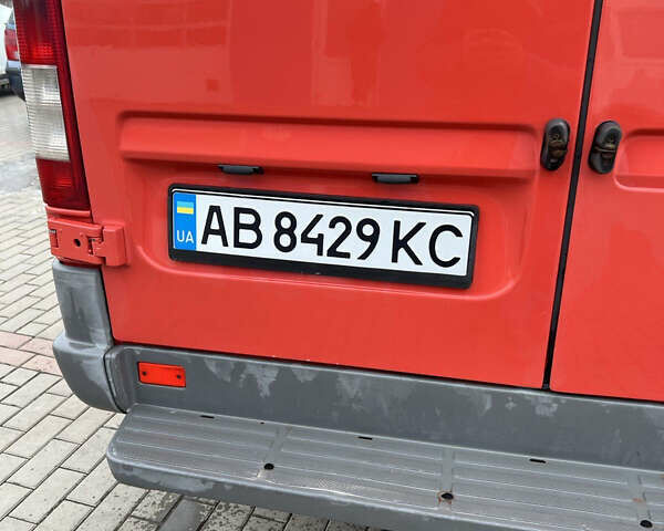 Красный Мерседес Sprinter, объемом двигателя 2.15 л и пробегом 263 тыс. км за 12500 $, фото 4 на Automoto.ua
