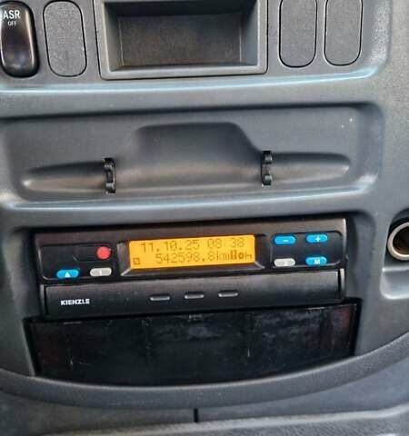 Красный Мерседес Sprinter, объемом двигателя 2.2 л и пробегом 542 тыс. км за 7600 $, фото 8 на Automoto.ua