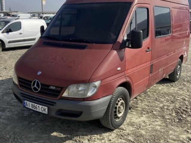 Красный Мерседес Sprinter, объемом двигателя 2.1 л и пробегом 350 тыс. км за 5900 $, фото 1 на Automoto.ua