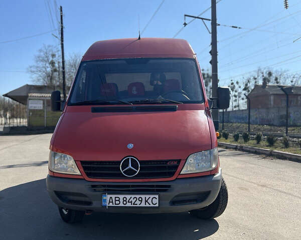 Красный Мерседес Sprinter, объемом двигателя 2.15 л и пробегом 263 тыс. км за 12500 $, фото 3 на Automoto.ua