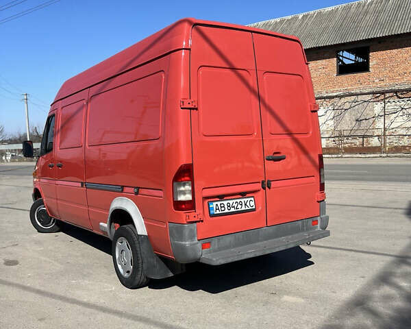 Красный Мерседес Sprinter, объемом двигателя 2.15 л и пробегом 263 тыс. км за 12500 $, фото 7 на Automoto.ua