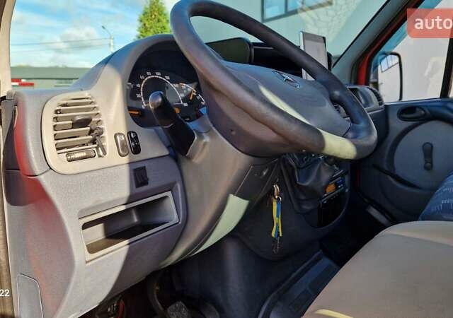 Красный Мерседес Sprinter, объемом двигателя 2.2 л и пробегом 542 тыс. км за 7600 $, фото 6 на Automoto.ua