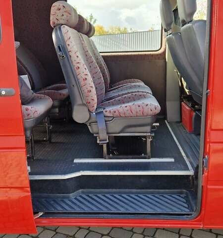Красный Мерседес Sprinter, объемом двигателя 2.2 л и пробегом 542 тыс. км за 7600 $, фото 12 на Automoto.ua