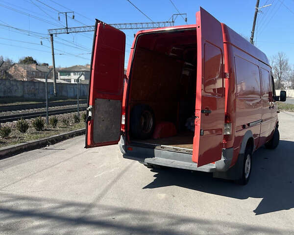 Красный Мерседес Sprinter, объемом двигателя 2.15 л и пробегом 263 тыс. км за 12500 $, фото 5 на Automoto.ua