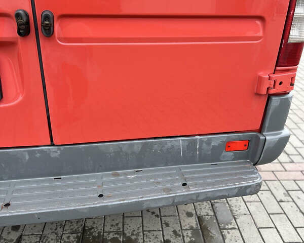Красный Мерседес Sprinter, объемом двигателя 2.15 л и пробегом 263 тыс. км за 12500 $, фото 5 на Automoto.ua