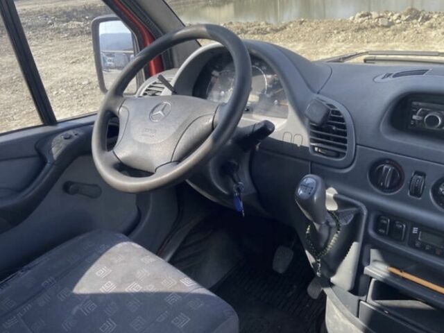 Красный Мерседес Sprinter, объемом двигателя 2.1 л и пробегом 350 тыс. км за 5900 $, фото 5 на Automoto.ua
