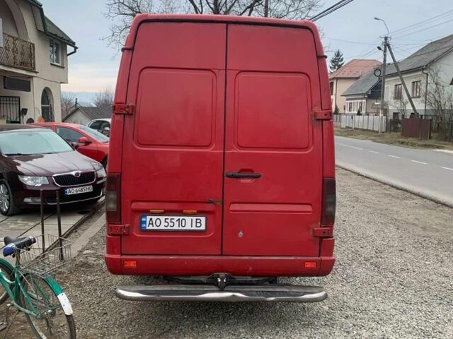 Красный Мерседес Sprinter, объемом двигателя 2.1 л и пробегом 260 тыс. км за 6800 $, фото 5 на Automoto.ua