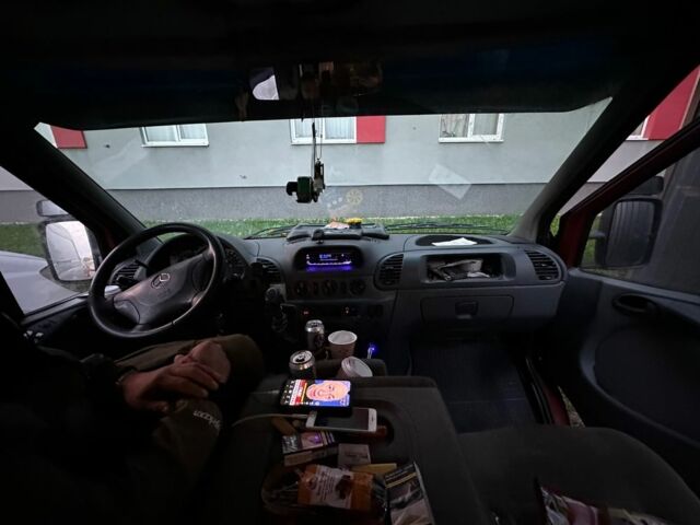 Червоний Мерседес Sprinter, об'ємом двигуна 2.1 л та пробігом 250 тис. км за 7900 $, фото 5 на Automoto.ua
