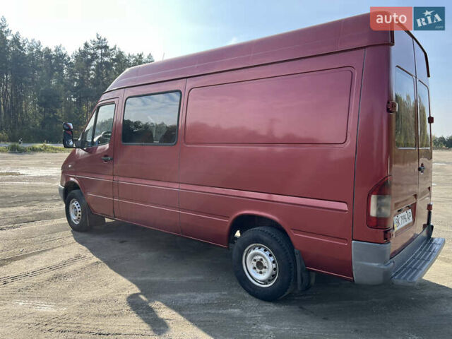 Красный Мерседес Sprinter, объемом двигателя 2.2 л и пробегом 606 тыс. км за 8700 $, фото 4 на Automoto.ua