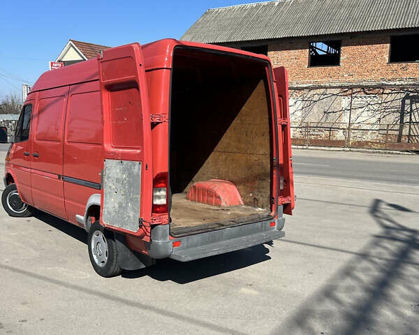 Красный Мерседес Sprinter, объемом двигателя 2.15 л и пробегом 263 тыс. км за 12500 $, фото 12 на Automoto.ua