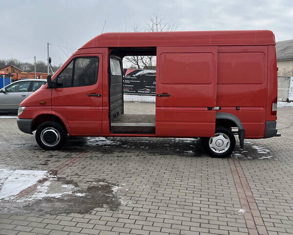 Красный Мерседес Sprinter, объемом двигателя 2.15 л и пробегом 263 тыс. км за 12500 $, фото 6 на Automoto.ua
