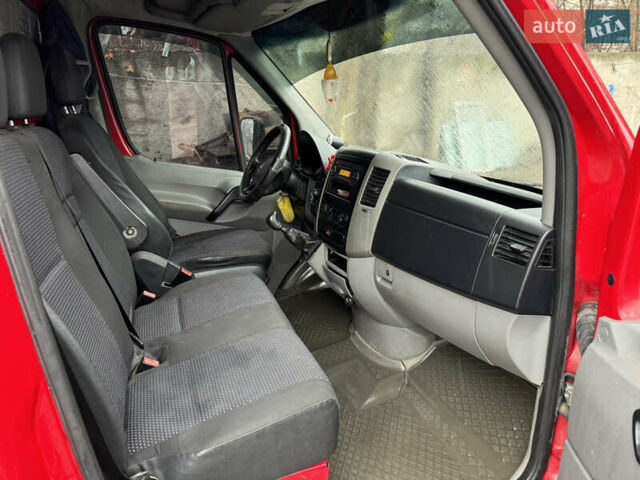 Красный Мерседес Sprinter, объемом двигателя 2.2 л и пробегом 596 тыс. км за 12000 $, фото 17 на Automoto.ua
