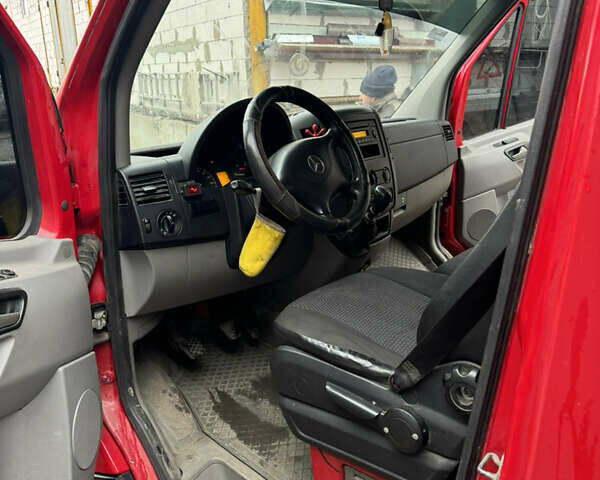 Красный Мерседес Sprinter, объемом двигателя 2.2 л и пробегом 596 тыс. км за 12000 $, фото 28 на Automoto.ua