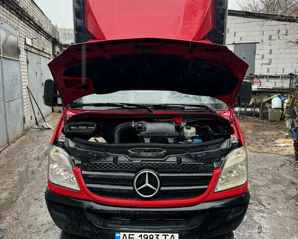 Красный Мерседес Sprinter, объемом двигателя 2.2 л и пробегом 596 тыс. км за 12000 $, фото 24 на Automoto.ua