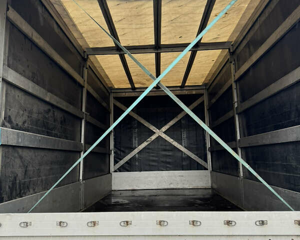 Красный Мерседес Sprinter, объемом двигателя 2.2 л и пробегом 596 тыс. км за 12000 $, фото 13 на Automoto.ua