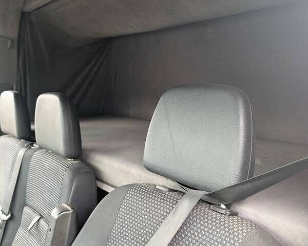 Красный Мерседес Sprinter, объемом двигателя 2.2 л и пробегом 303 тыс. км за 6800 $, фото 9 на Automoto.ua