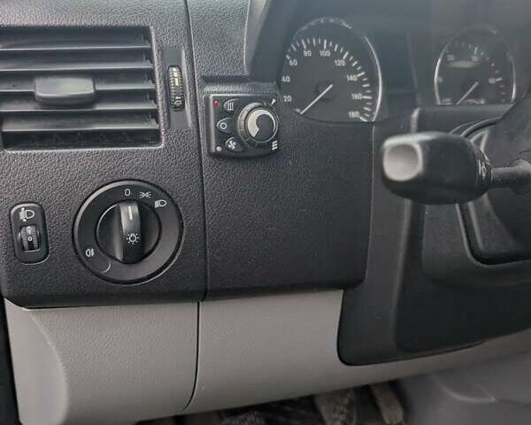 Красный Мерседес Sprinter, объемом двигателя 2.2 л и пробегом 303 тыс. км за 6800 $, фото 1 на Automoto.ua