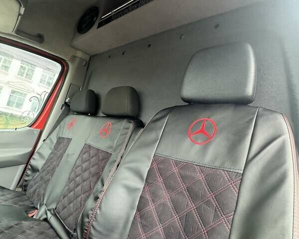 Красный Мерседес Sprinter, объемом двигателя 2.15 л и пробегом 505 тыс. км за 12900 $, фото 3 на Automoto.ua