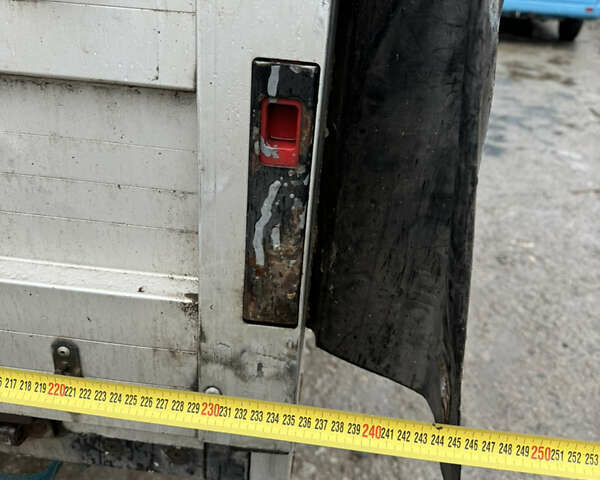 Красный Мерседес Sprinter, объемом двигателя 2.2 л и пробегом 596 тыс. км за 12000 $, фото 11 на Automoto.ua