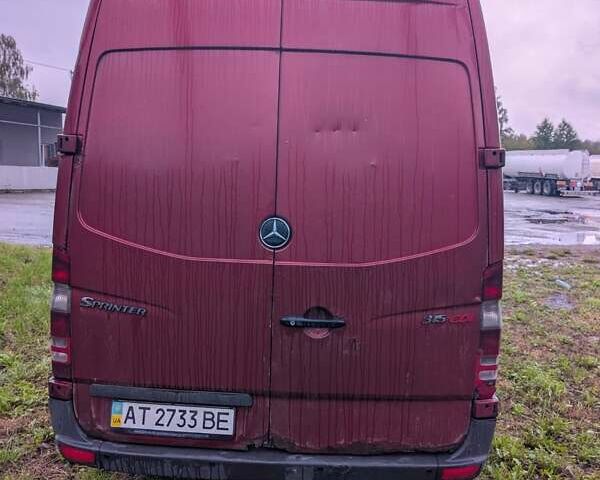 Красный Мерседес Sprinter, объемом двигателя 2.2 л и пробегом 303 тыс. км за 6800 $, фото 3 на Automoto.ua