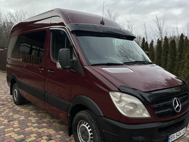 Красный Мерседес Sprinter, объемом двигателя 2.1 л и пробегом 430 тыс. км за 10000 $, фото 4 на Automoto.ua