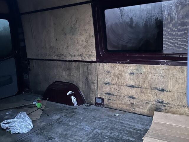 Красный Мерседес Sprinter, объемом двигателя 2.1 л и пробегом 430 тыс. км за 10000 $, фото 7 на Automoto.ua