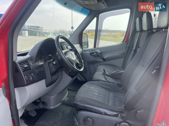 Красный Мерседес Sprinter, объемом двигателя 2.99 л и пробегом 600 тыс. км за 15500 $, фото 9 на Automoto.ua