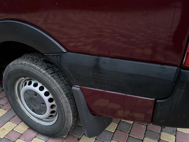 Красный Мерседес Sprinter, объемом двигателя 2.1 л и пробегом 430 тыс. км за 10000 $, фото 5 на Automoto.ua