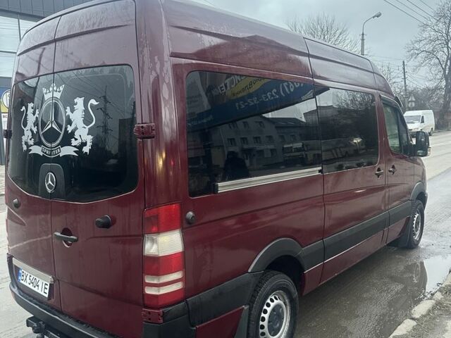 Красный Мерседес Sprinter, объемом двигателя 2.1 л и пробегом 430 тыс. км за 10000 $, фото 2 на Automoto.ua