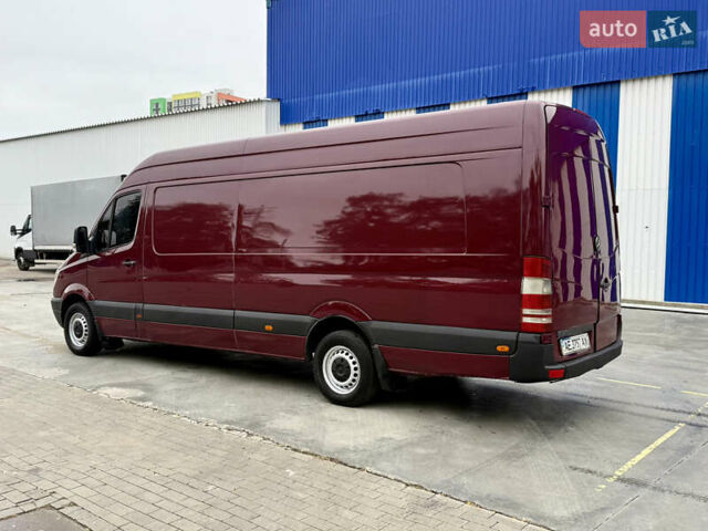 Красный Мерседес Sprinter, объемом двигателя 2.2 л и пробегом 390 тыс. км за 12900 $, фото 4 на Automoto.ua