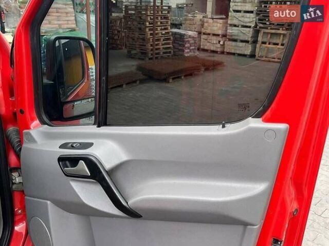 Красный Мерседес Sprinter, объемом двигателя 2.1 л и пробегом 403 тыс. км за 12800 $, фото 14 на Automoto.ua