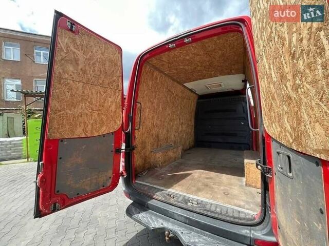 Красный Мерседес Sprinter, объемом двигателя 2.1 л и пробегом 403 тыс. км за 12800 $, фото 4 на Automoto.ua