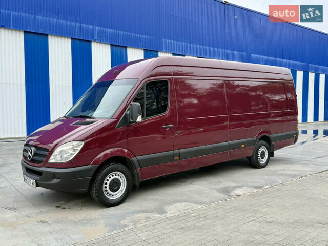 Красный Мерседес Sprinter, объемом двигателя 2.2 л и пробегом 390 тыс. км за 12900 $, фото 2 на Automoto.ua