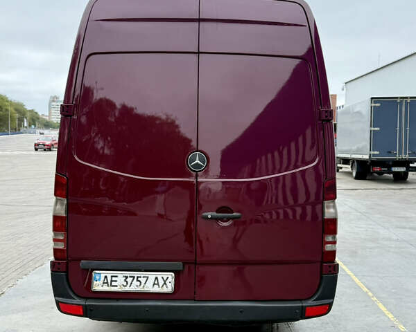 Красный Мерседес Sprinter, объемом двигателя 2.2 л и пробегом 390 тыс. км за 12900 $, фото 5 на Automoto.ua