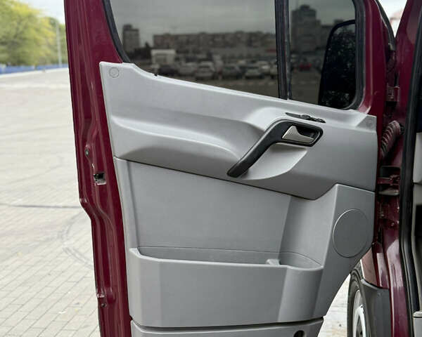 Красный Мерседес Sprinter, объемом двигателя 2.2 л и пробегом 390 тыс. км за 12900 $, фото 12 на Automoto.ua
