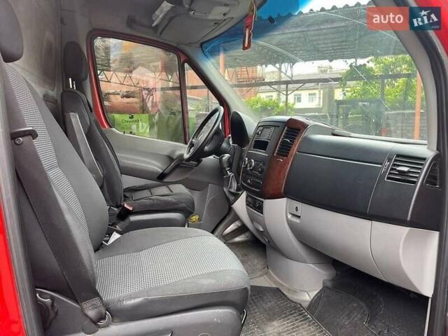 Красный Мерседес Sprinter, объемом двигателя 2.1 л и пробегом 403 тыс. км за 12800 $, фото 11 на Automoto.ua