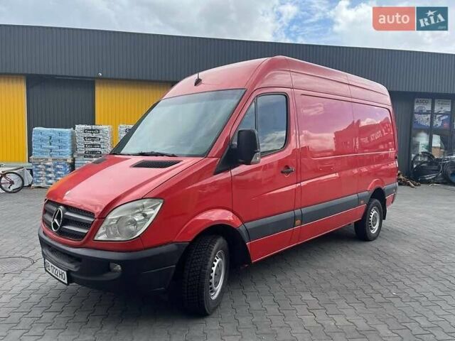 Красный Мерседес Sprinter, объемом двигателя 2.1 л и пробегом 403 тыс. км за 12800 $, фото 1 на Automoto.ua