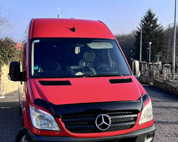 Красный Мерседес Sprinter, объемом двигателя 2.14 л и пробегом 432 тыс. км за 14999 $, фото 2 на Automoto.ua