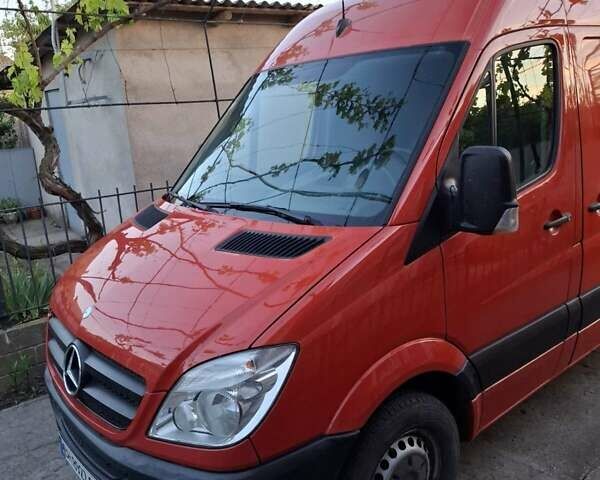 Красный Мерседес Sprinter, объемом двигателя 2.2 л и пробегом 370 тыс. км за 10800 $, фото 5 на Automoto.ua