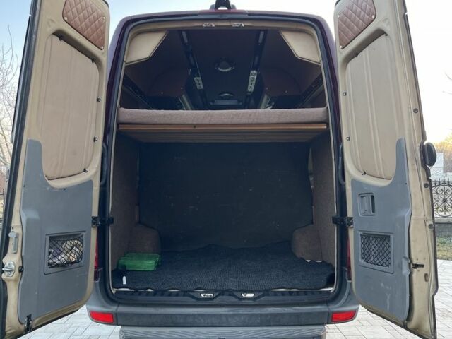 Красный Мерседес Sprinter, объемом двигателя 2.1 л и пробегом 250 тыс. км за 18200 $, фото 13 на Automoto.ua