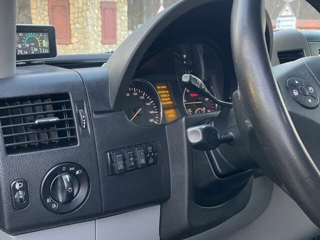 Красный Мерседес Sprinter, объемом двигателя 2.1 л и пробегом 250 тыс. км за 18200 $, фото 2 на Automoto.ua