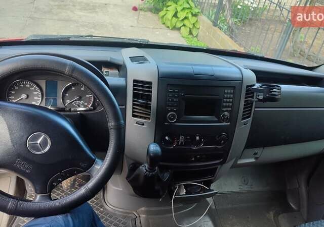 Красный Мерседес Sprinter, объемом двигателя 2.2 л и пробегом 370 тыс. км за 10800 $, фото 9 на Automoto.ua
