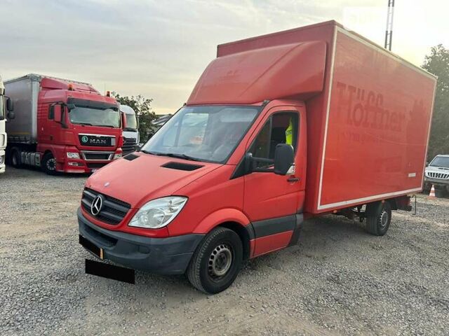 Красный Мерседес Sprinter, объемом двигателя 2.2 л и пробегом 380 тыс. км за 12896 $, фото 5 на Automoto.ua