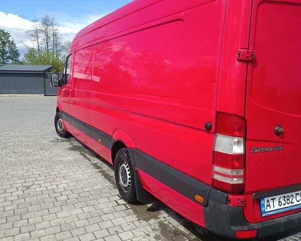 Красный Мерседес Sprinter, объемом двигателя 2.14 л и пробегом 397 тыс. км за 13200 $, фото 5 на Automoto.ua