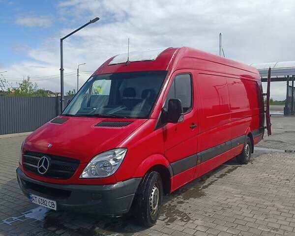Красный Мерседес Sprinter, объемом двигателя 2.14 л и пробегом 397 тыс. км за 13200 $, фото 2 на Automoto.ua