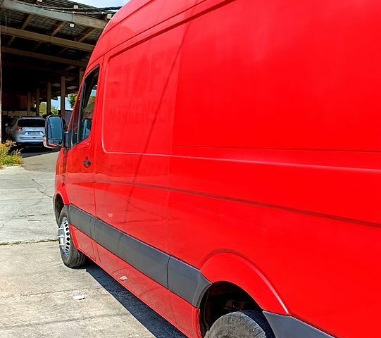 Красный Мерседес Sprinter, объемом двигателя 2.1 л и пробегом 404 тыс. км за 17000 $, фото 5 на Automoto.ua