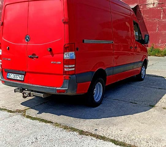 Красный Мерседес Sprinter, объемом двигателя 2.1 л и пробегом 404 тыс. км за 17000 $, фото 2 на Automoto.ua