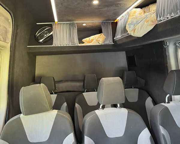 Красный Мерседес Sprinter, объемом двигателя 3 л и пробегом 342 тыс. км за 33052 $, фото 14 на Automoto.ua