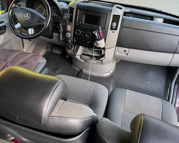 Красный Мерседес Sprinter, объемом двигателя 3 л и пробегом 342 тыс. км за 33052 $, фото 10 на Automoto.ua